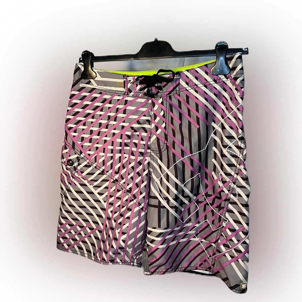 DC surfer shorts 32